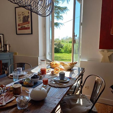 L' Embellie Sur Lot Bed & Breakfast Sainte-Livrade-sur-Lot ภายนอก รูปภาพ