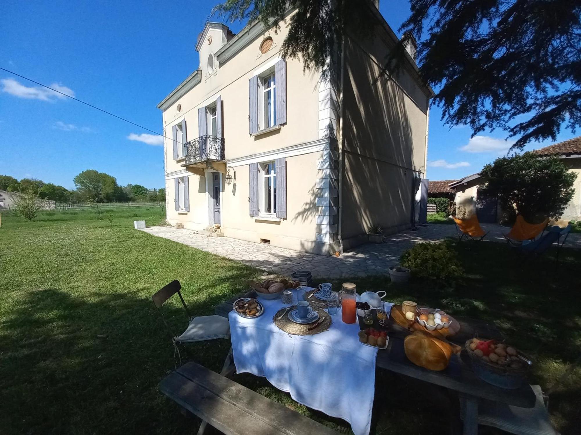 L' Embellie Sur Lot Bed & Breakfast Sainte-Livrade-sur-Lot ภายนอก รูปภาพ